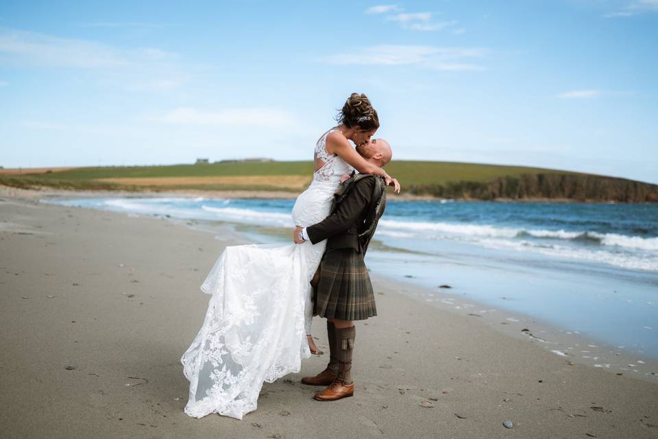Beach elopement at dingieshowe