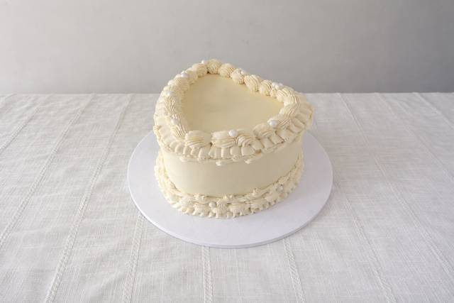 Vintage heart cake