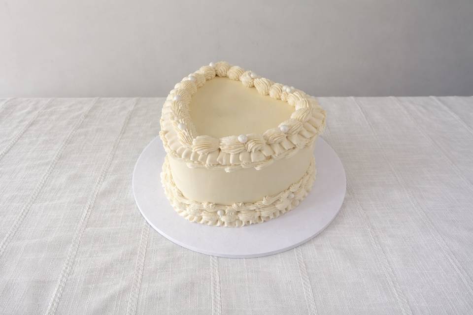 Vintage heart cake