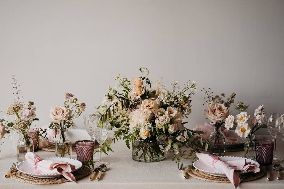 Latte Nova Table Flowers
