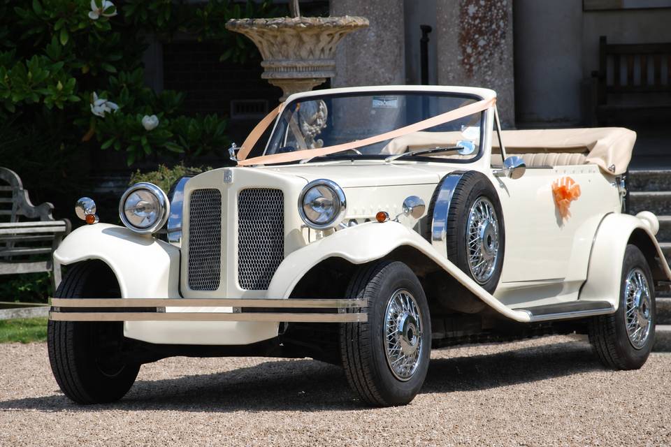 The Beauford seats 3