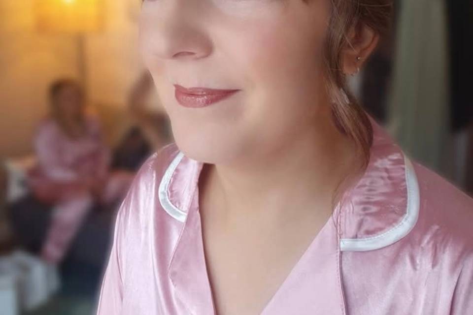 Soft bridesmaid makeup