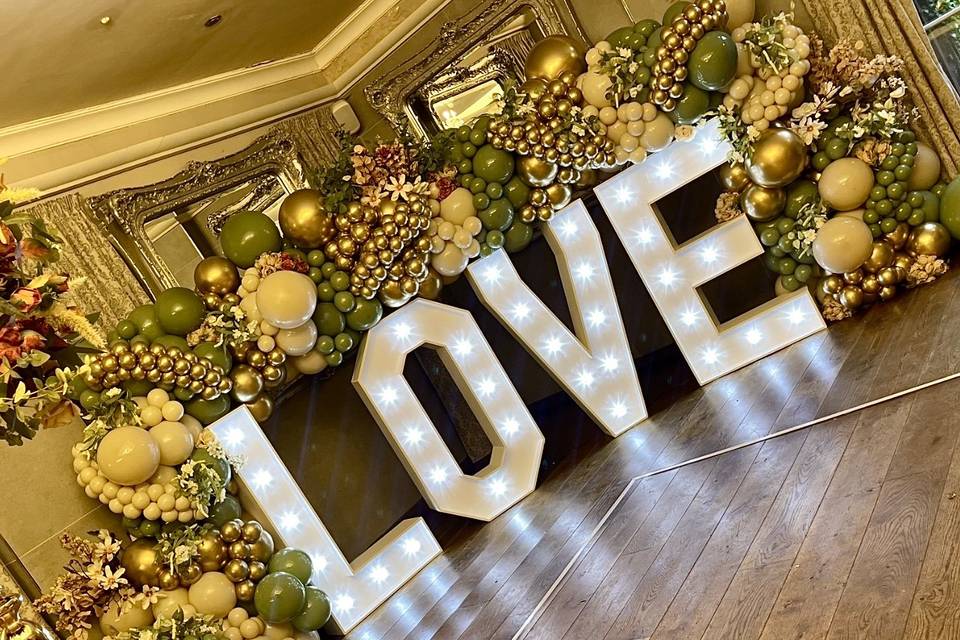 LOVE lights & balloon decor