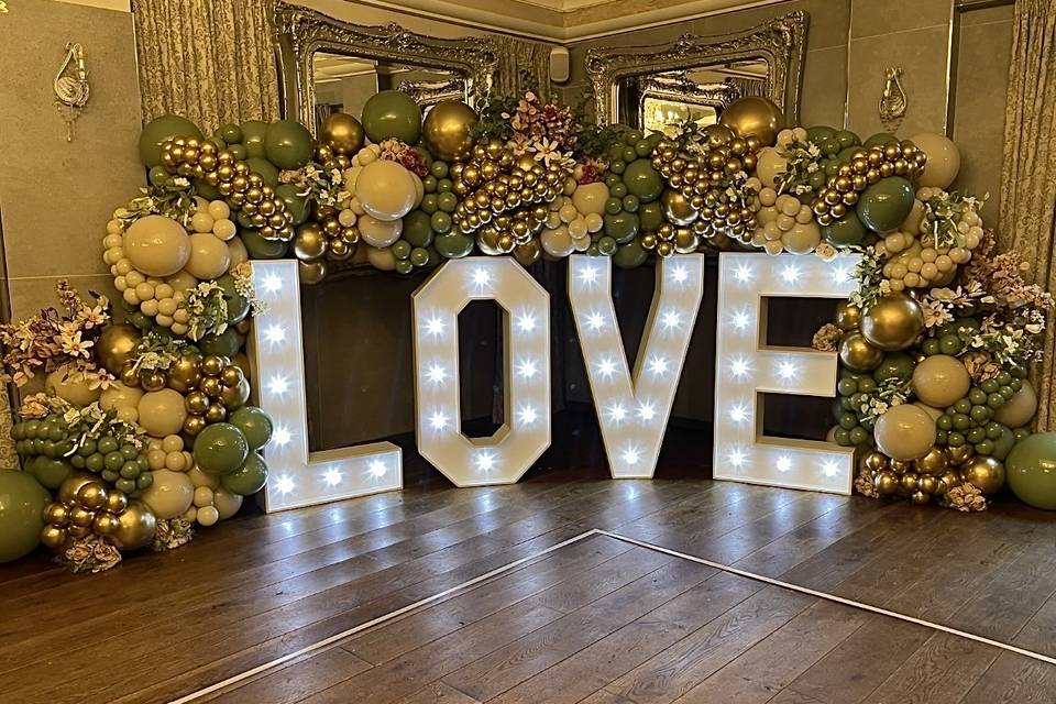 LOVE lights & balloon decor