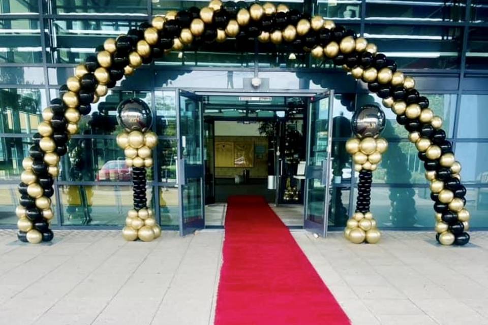 One of our balloon arches