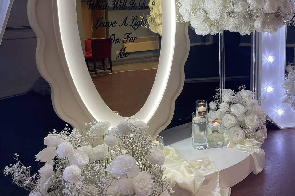 Oval led sailboard and florals