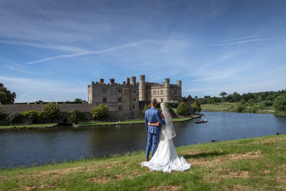 Leeds Castle with bride and gr