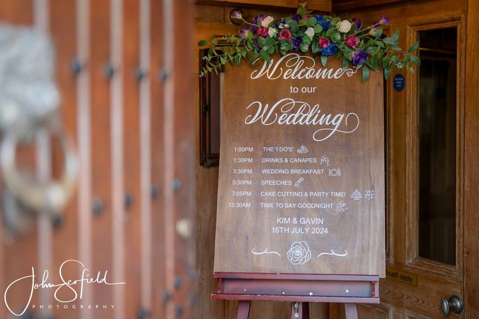 Wooden welcome sign