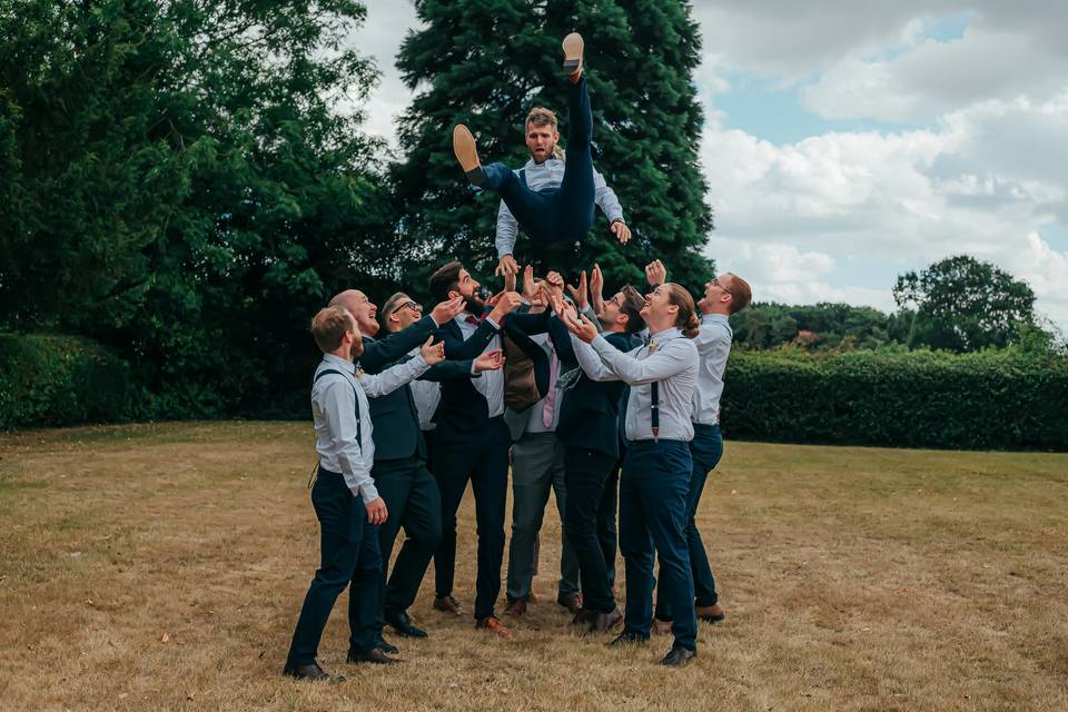 Groom lift