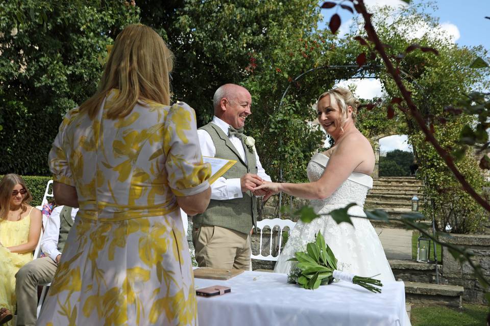 Outdoor Ceremony in the sun