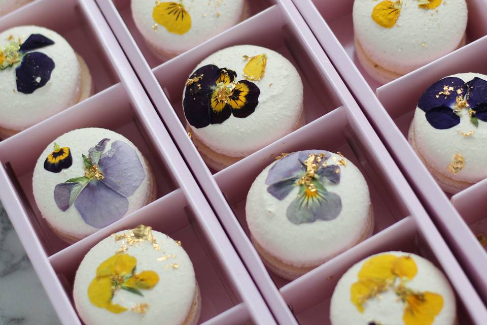 Edible flower macarons