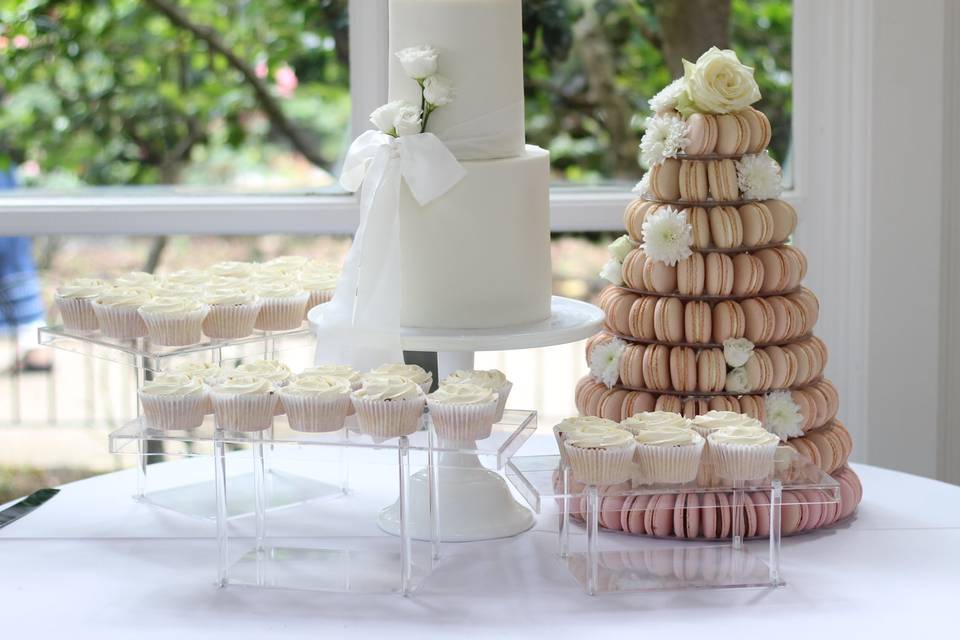 Mini dessert table