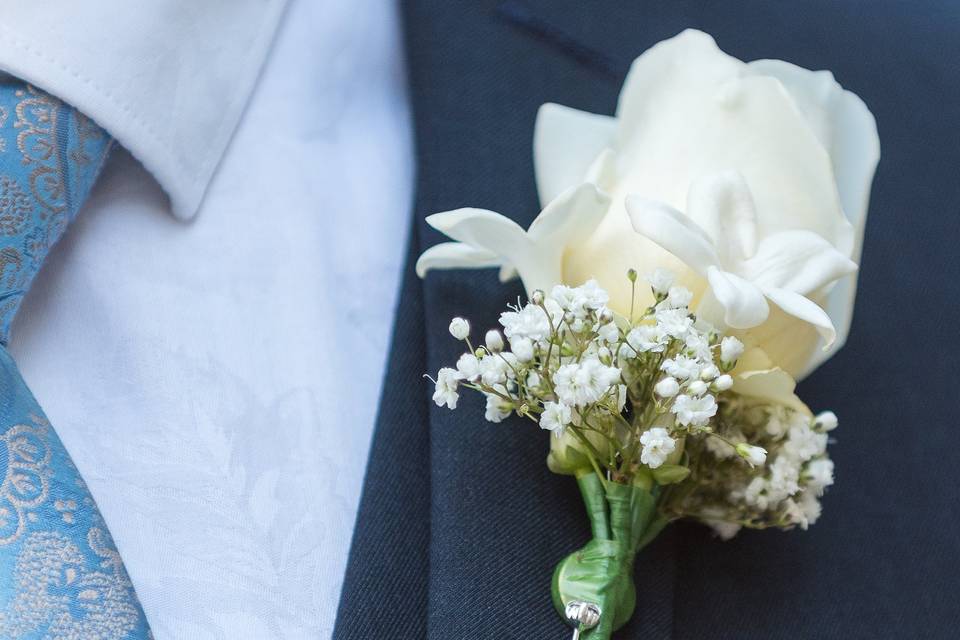 Tie & buttonhole detail