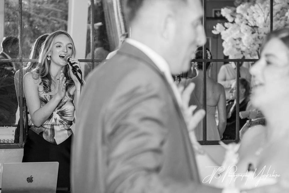 Meg Bold - Wedding Vocalist