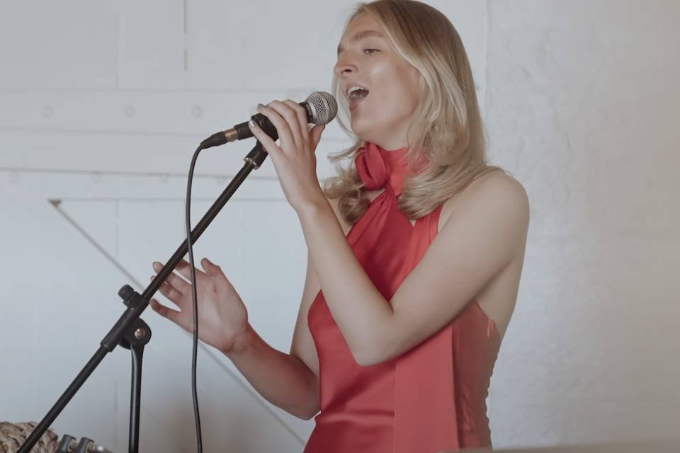 Meg Bold - Wedding Vocalist