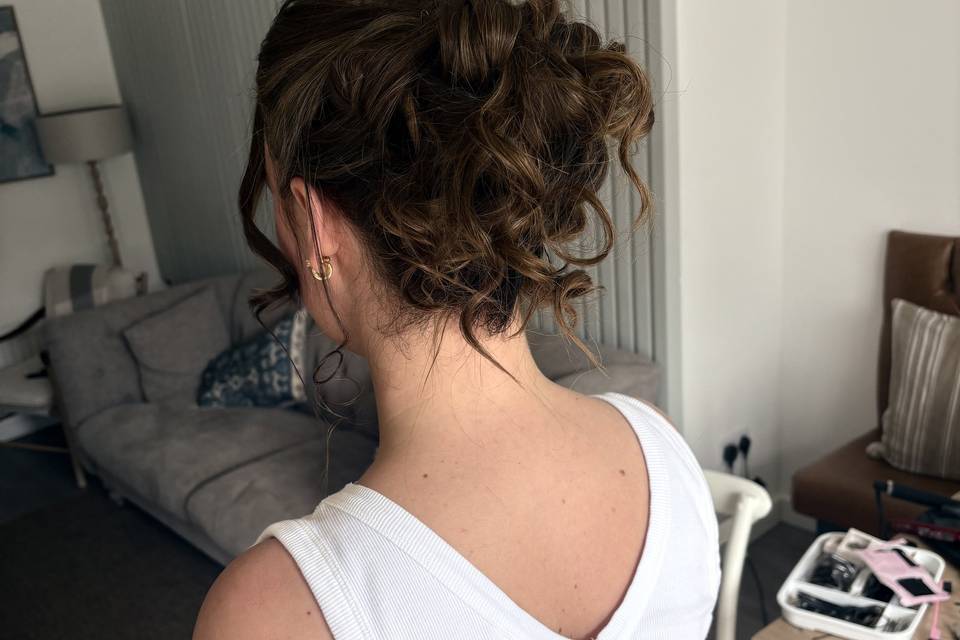 90s Pam Hair Up