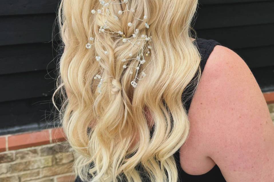 Textured bridal bubble braid