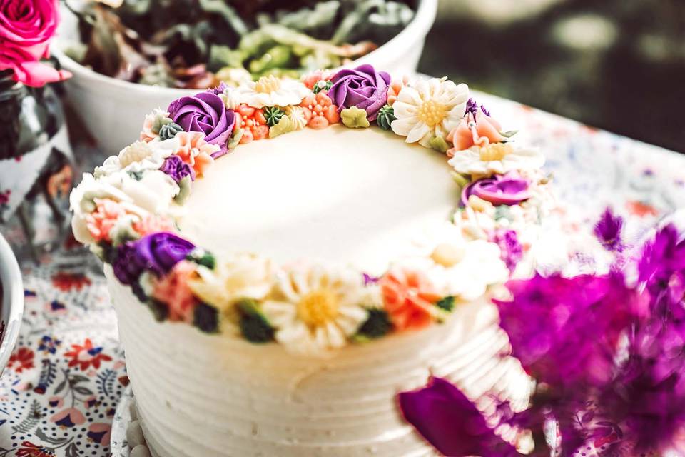 Designer Wedding Cakes, best birthday cakes & other celebration cakes  makers Bristol Beautiful, elegant ,modern ,deliciousand and the premium  bespoke wedding cakes, birthday and other celebration cakes for throughout  Bristol, Bath, Gloucestershire,