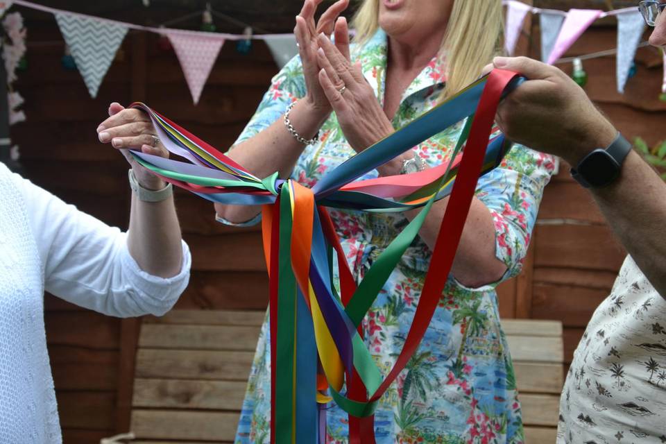 Handfasting to include many