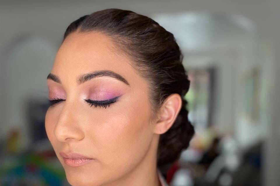 Anniedluxe Hair & Makeup Artist