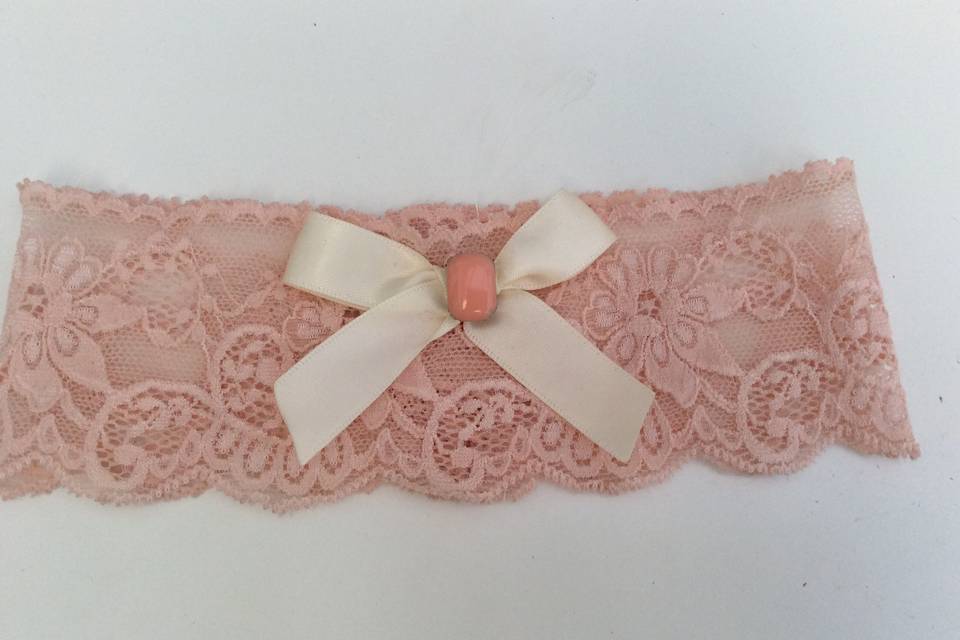 Nude lace garter