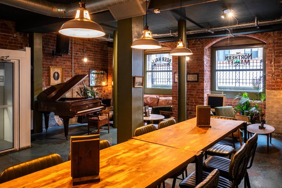 Large View Speakeasy Room