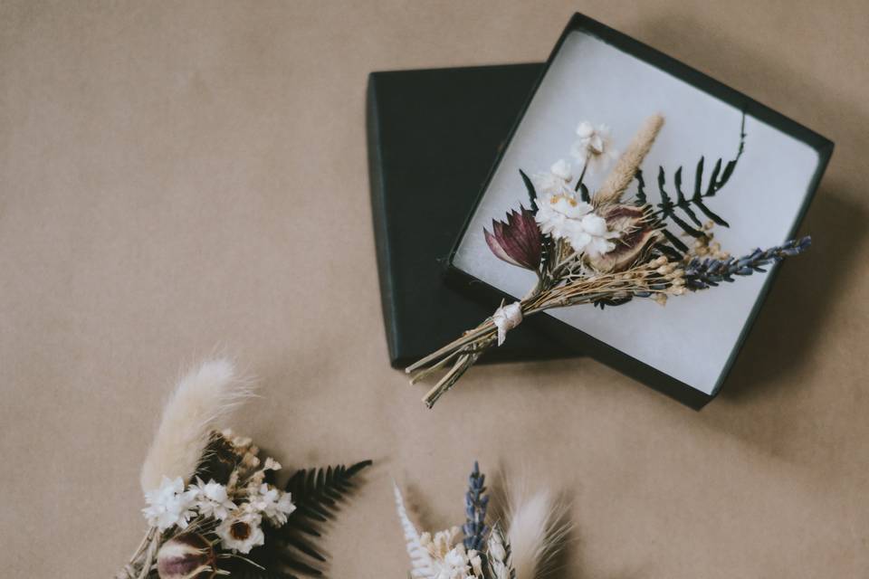 DRIED BUTTONHOLES