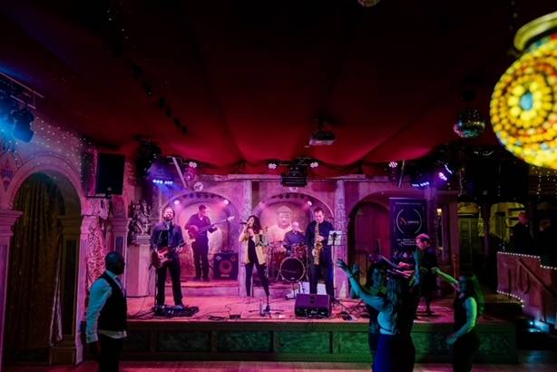 6-piece band with saxophone