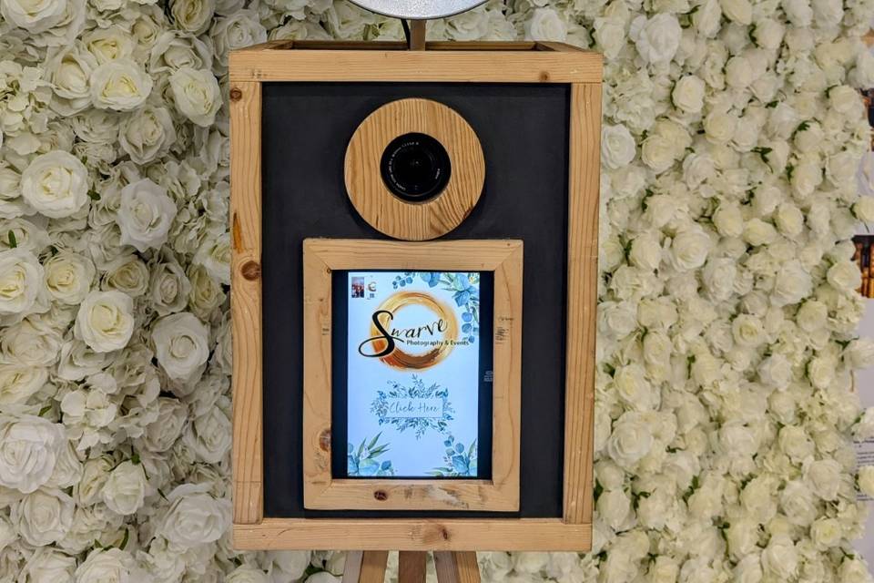 Photo Pod & flower Wall