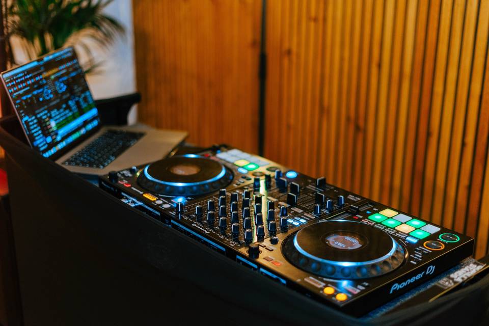 Pioneer DDJ1000 & MacBook Pro