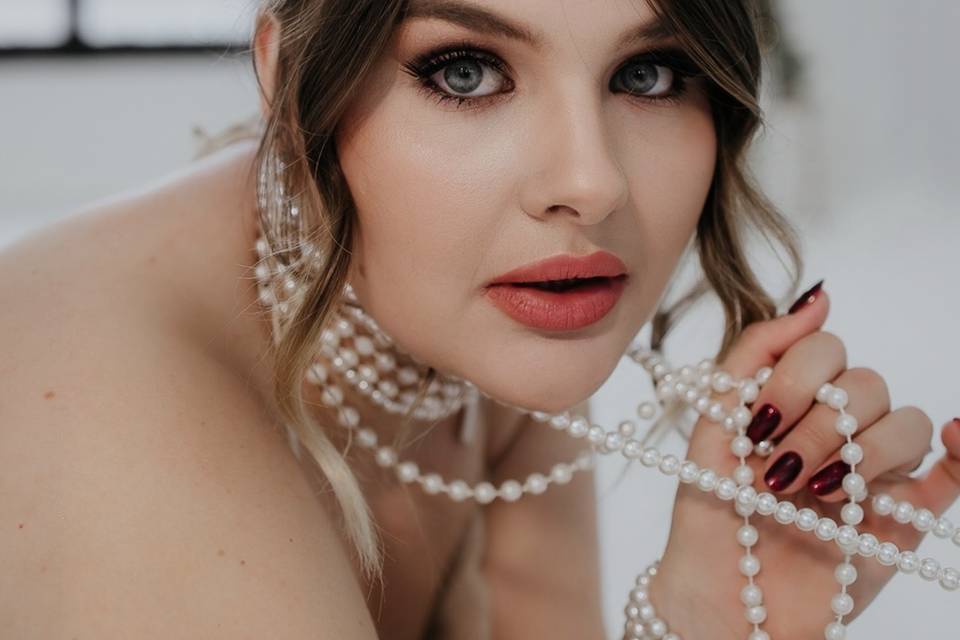 Elegant bridal makeup & hair