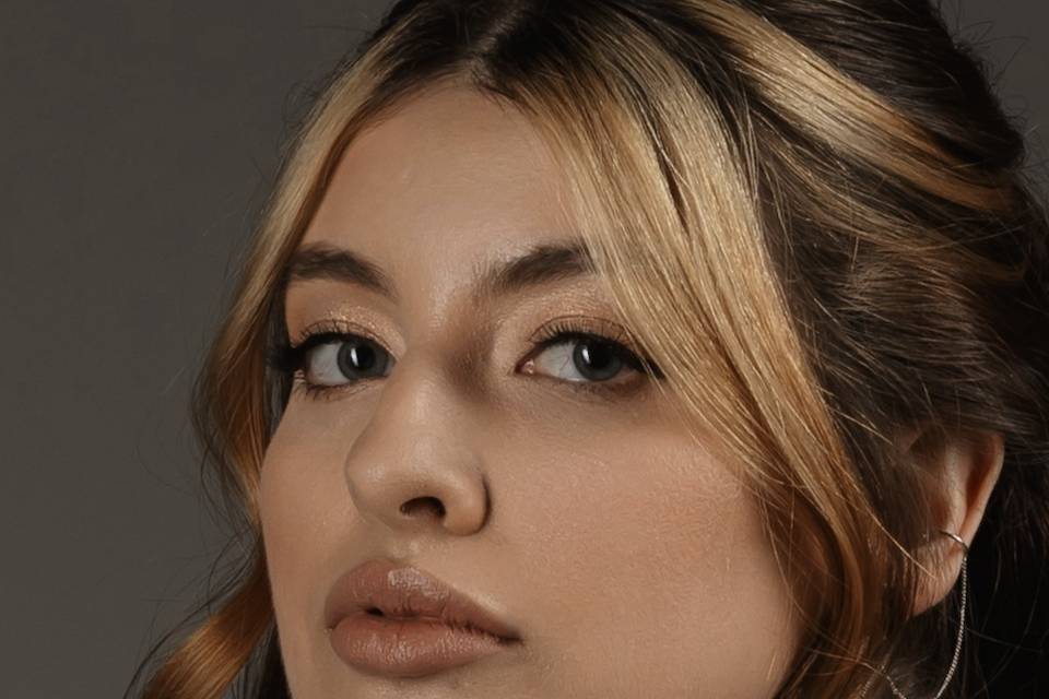 Modern romantic bridal look