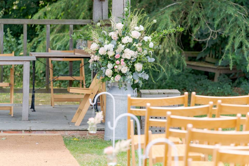 Milk churn arrangement