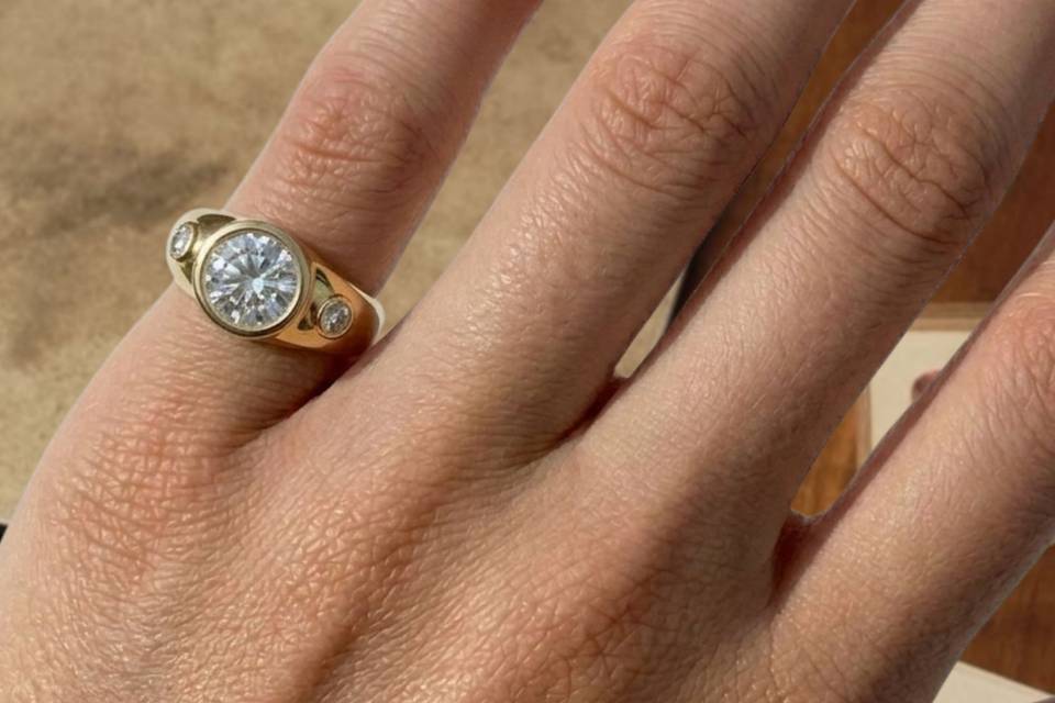 Modern Round Bold