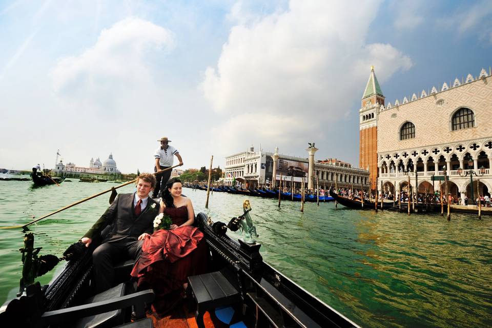 Venice wedding in Gondola