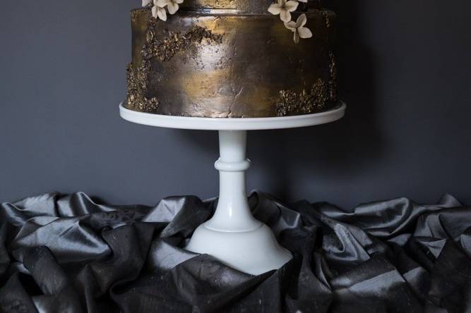 Modern metallic wedding cake