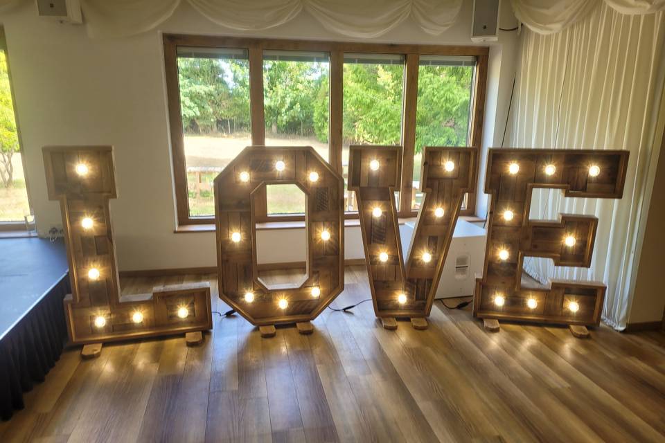 Light up rustic love ivy house