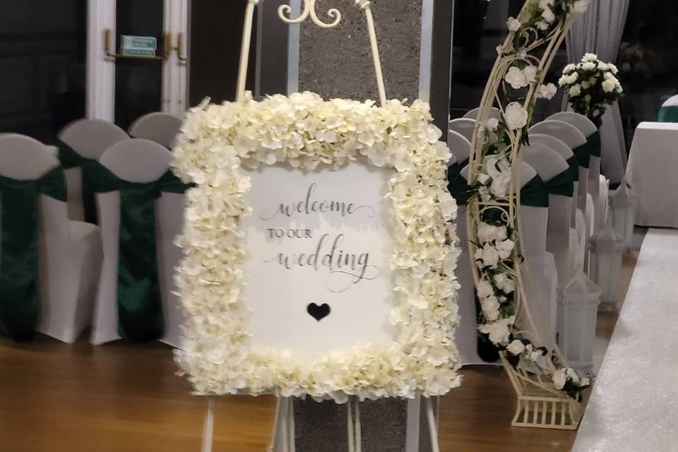 Easel & welcome sign
