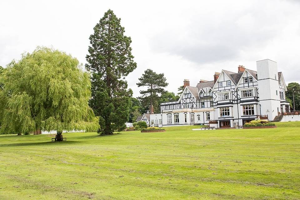 The Manor Hotel Exterior