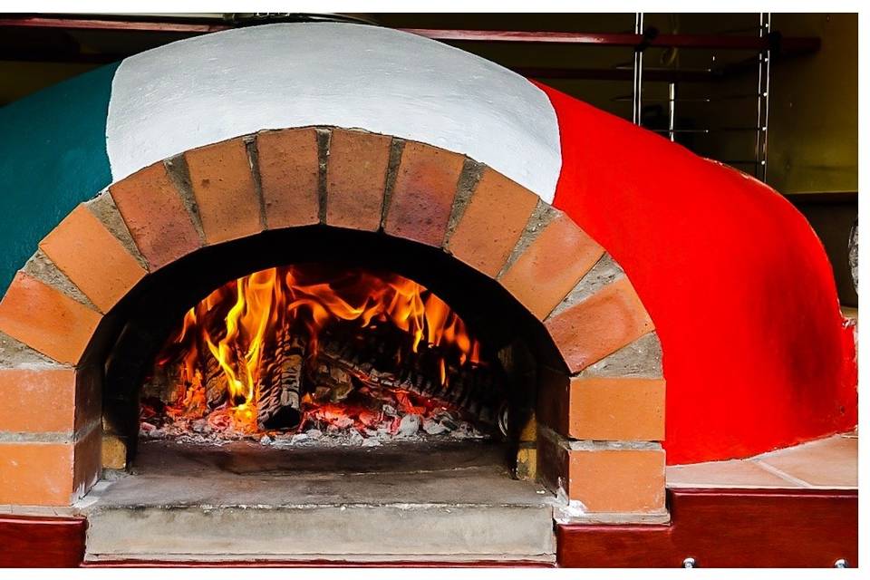 Catering Cacciatores Wood Fired Pizza 6