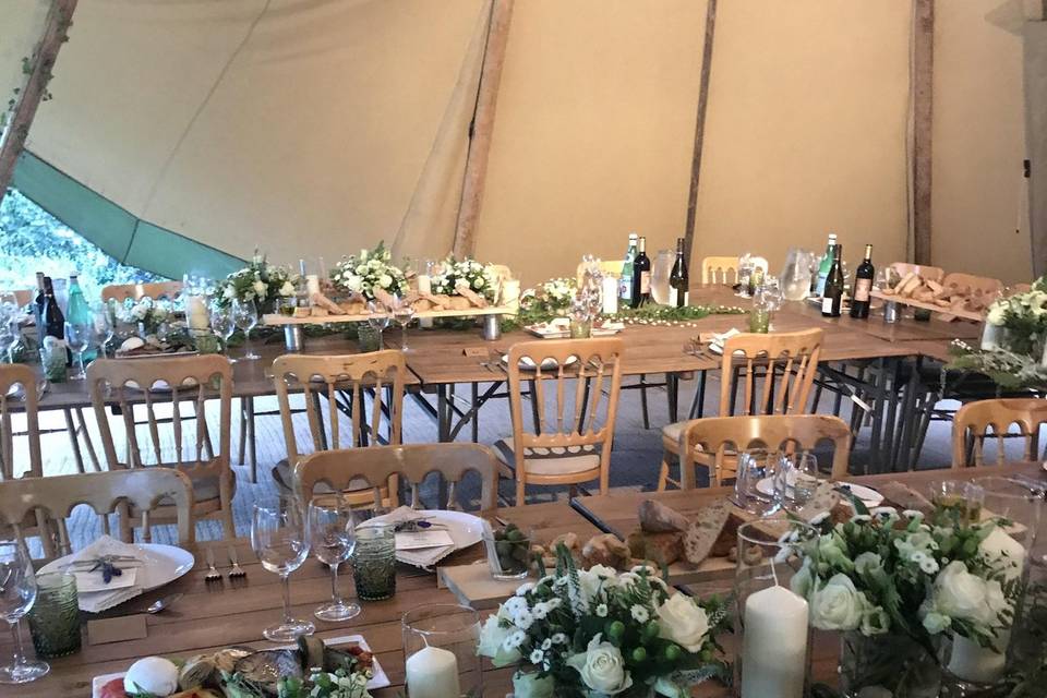 Summer wedding table setting