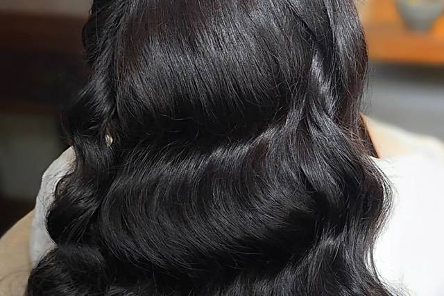 Half-down waves hairstyle