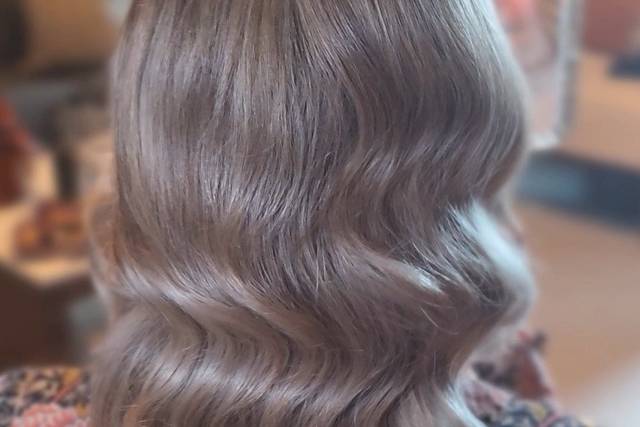 Hollywood waves hair