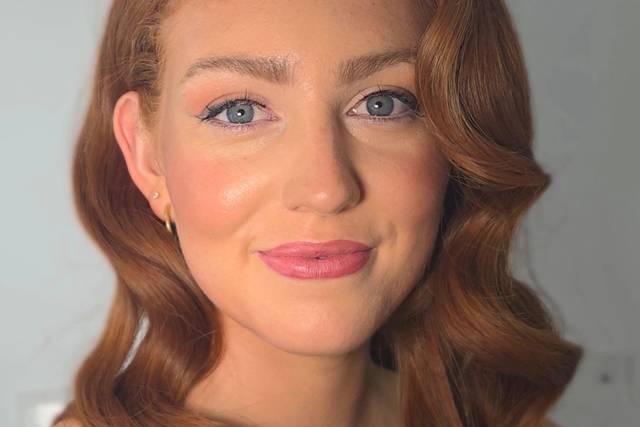Soft glam makeup with waves