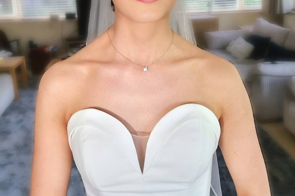 Bridal glam make-up