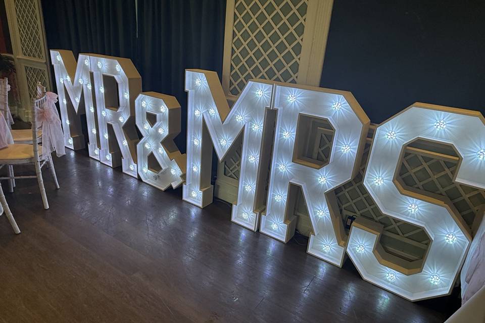 Mr & Mrs LED