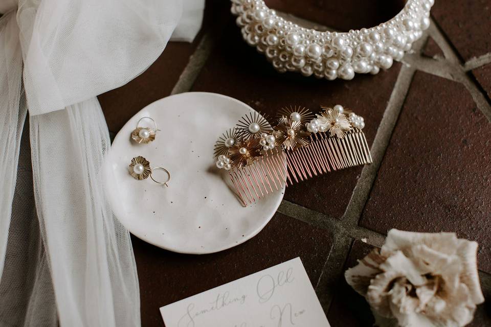 Bow veil, comb and earrings