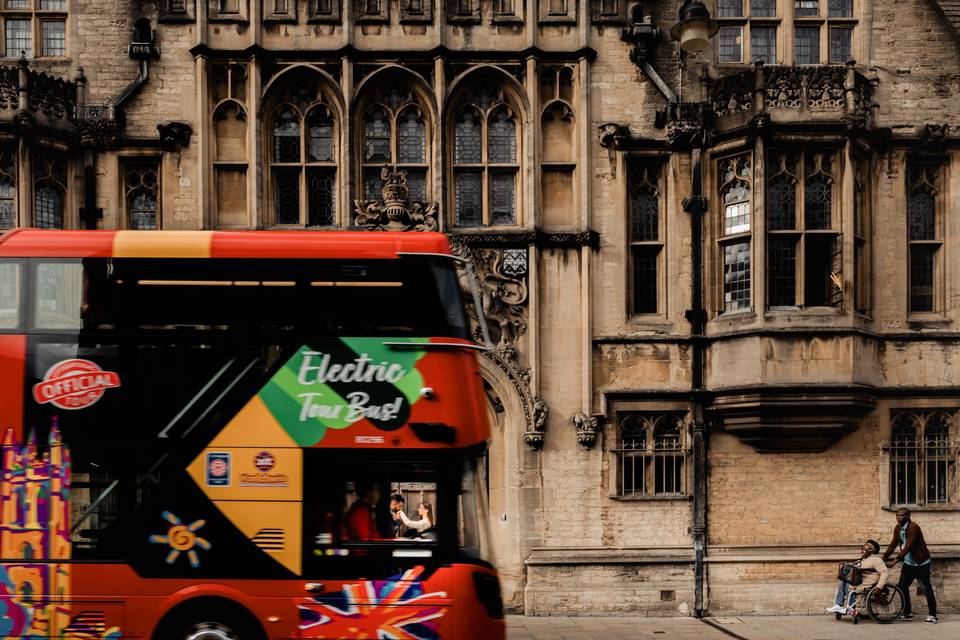 Oxford bus wedding portrait