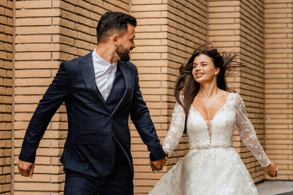 Editorial bride and groom mome