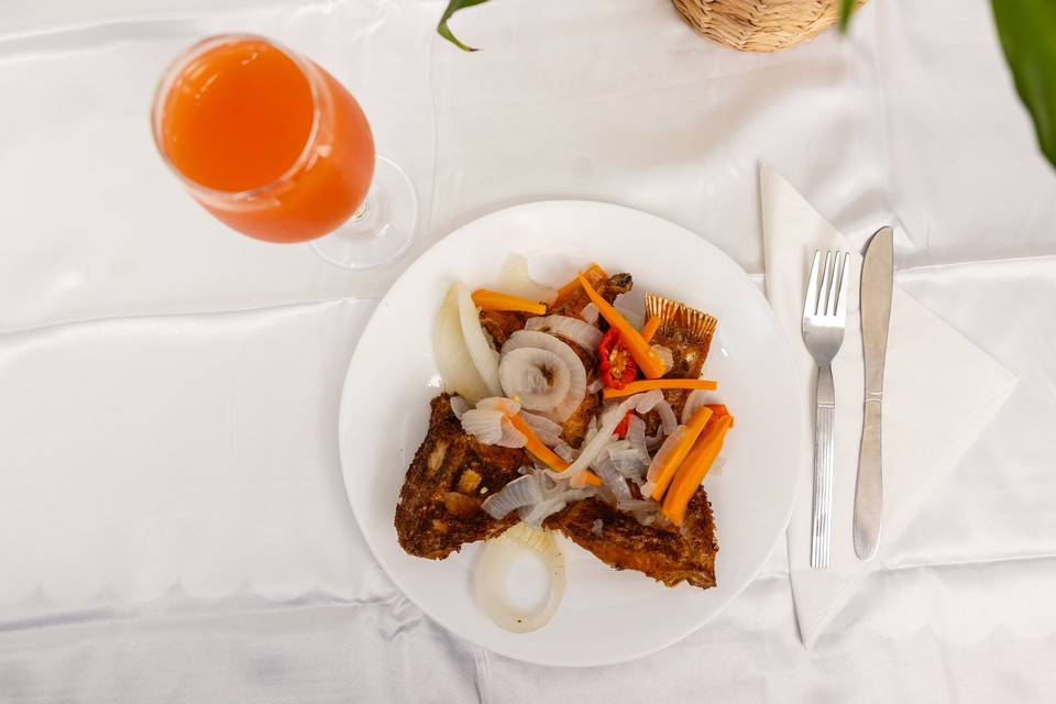 plated stew rice with juice glass